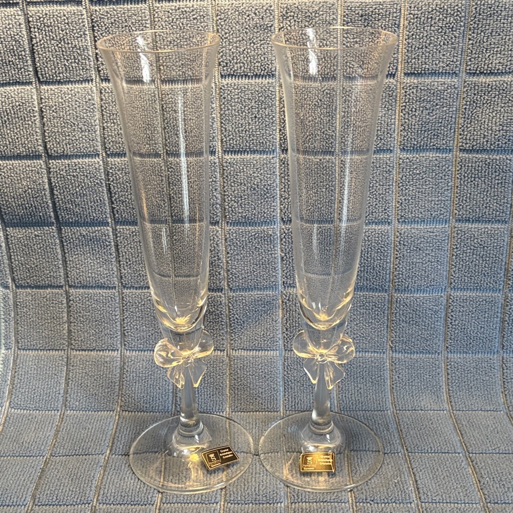 Elegant Spiegelau Champagne Flutes with sweet bows